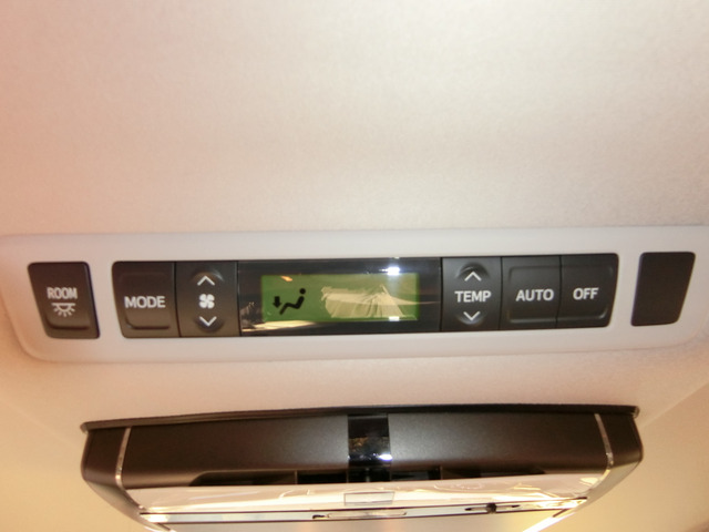 トヨタ ヴェルファイア　ハイブリッド （ベース） H26年 (中国) 99