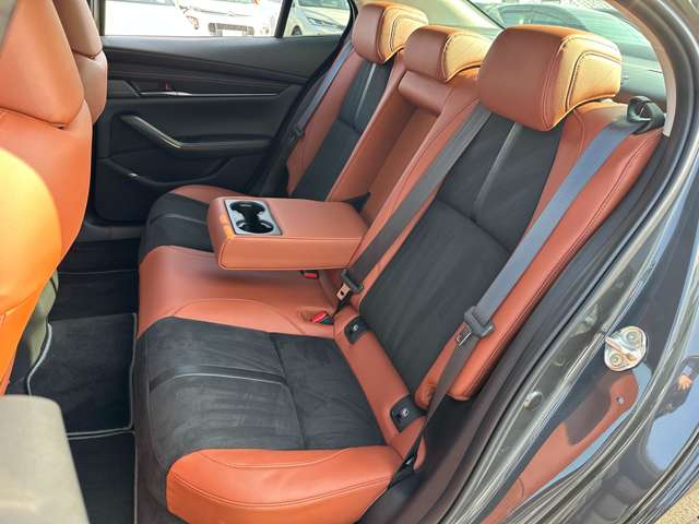 マツダ ＭＡＺＤＡ３　セダン １．８ ＸＤ レトロスポーツエディション ディーゼルターボ R6年 (近畿) 99