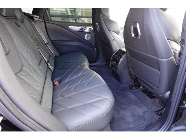 ＢＭＷ ＸＭ ４．４ ４ＷＤ R6年 (近畿) 99