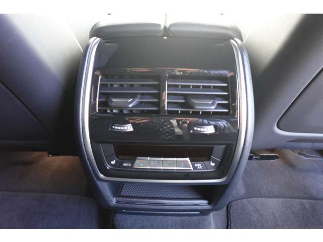 ＢＭＷ ＸＭ ４．４ ４ＷＤ R6年 (近畿) 99