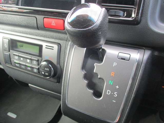 トヨタ ハイエースバン ２．８ マルチロールトランスポーター タイプＩ ロング ディーゼルターボ ４ＷＤ R3年 (中国) 99