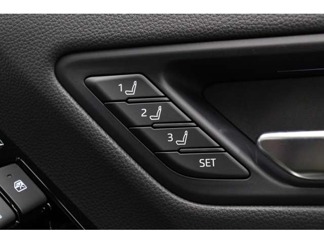 トヨタ ランドクルーザー ３．３ ＧＲスポーツ ディーゼルターボ ４ＷＤ R6年 (東海) 99