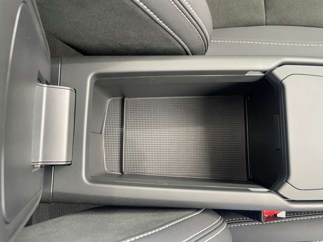 ボルボ ＸＣ４０リチャージ アルティメット シングルモーター R5年 (東北) 99