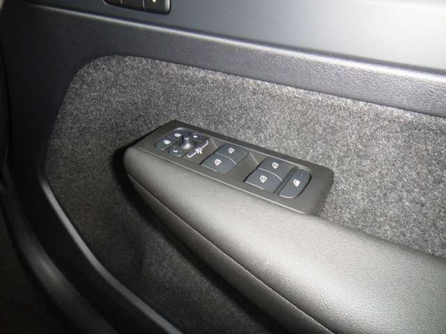 ボルボ ＸＣ４０ プラス Ｂ４ ＡＷＤ ４ＷＤ R5年 (東北) 99