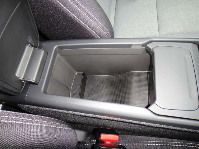 ボルボ ＸＣ４０ プラス Ｂ４ ＡＷＤ ４ＷＤ R5年 (東北) 99