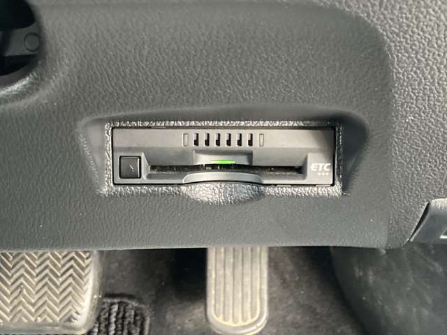 トヨタ プリウス １．８ Ｓ セーフティ プラス Ｅ－ＦＯＵＲ ４ＷＤ H29年 (東北) 99