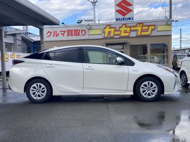 トヨタ プリウス １．８ Ｓ セーフティ プラス Ｅ－ＦＯＵＲ ４ＷＤ H29年 (東北) 99