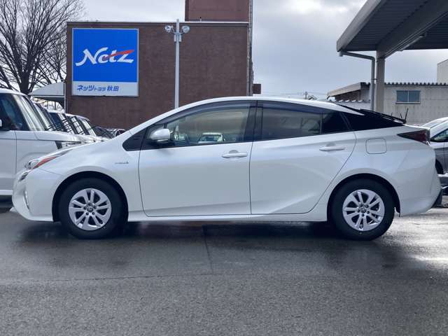 トヨタ プリウス １．８ Ｓ セーフティ プラス Ｅ－ＦＯＵＲ ４ＷＤ H29年 (東北) 99
