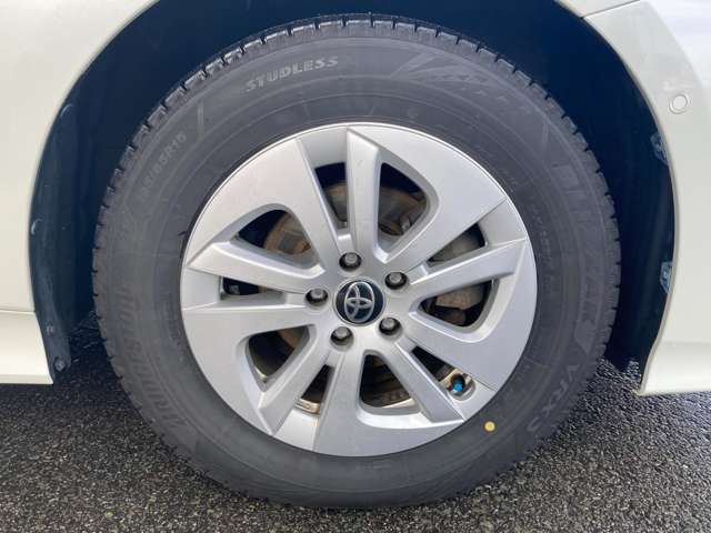 トヨタ プリウス １．８ Ｓ セーフティ プラス Ｅ－ＦＯＵＲ ４ＷＤ H29年 (東北) 99