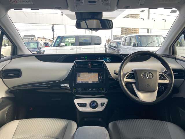 トヨタ プリウス １．８ Ｓ セーフティ プラス Ｅ－ＦＯＵＲ ４ＷＤ H29年 (東北) 99