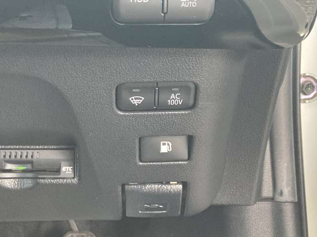 トヨタ プリウス １．８ Ｓ セーフティ プラス Ｅ－ＦＯＵＲ ４ＷＤ H29年 (東北) 99