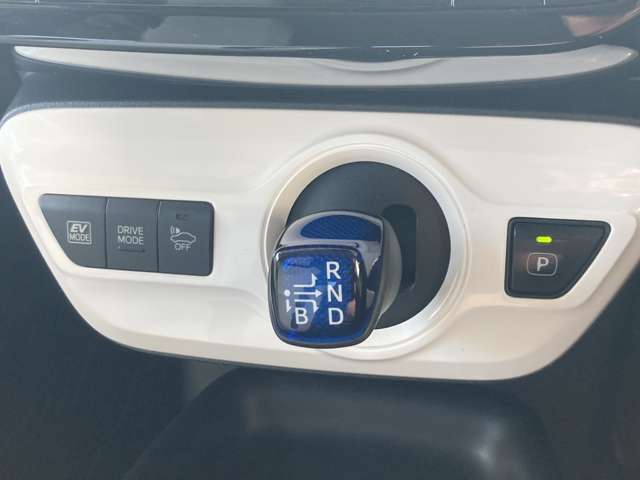 トヨタ プリウス １．８ Ｓ セーフティ プラス Ｅ－ＦＯＵＲ ４ＷＤ H29年 (東北) 99