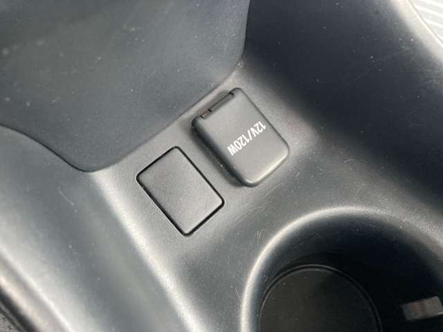 トヨタ プリウス １．８ Ｓ セーフティ プラス Ｅ－ＦＯＵＲ ４ＷＤ H29年 (東北) 99