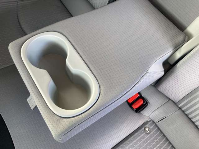 トヨタ プリウス １．８ Ｓ セーフティ プラス Ｅ－ＦＯＵＲ ４ＷＤ H29年 (東北) 99