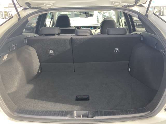 トヨタ プリウス １．８ Ｓ セーフティ プラス Ｅ－ＦＯＵＲ ４ＷＤ H29年 (東北) 99