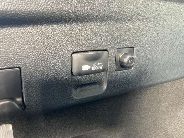 トヨタ プリウス １．８ Ｓ セーフティ プラス Ｅ－ＦＯＵＲ ４ＷＤ H29年 (東北) 99