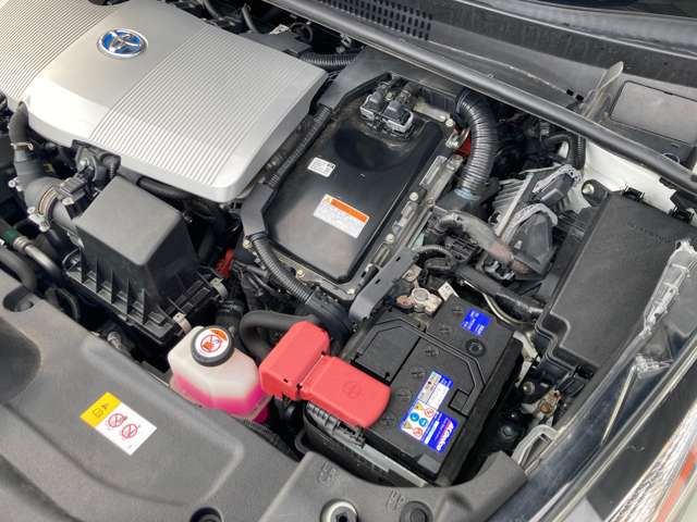 トヨタ プリウス １．８ Ｓ セーフティ プラス Ｅ－ＦＯＵＲ ４ＷＤ H29年 (東北) 99