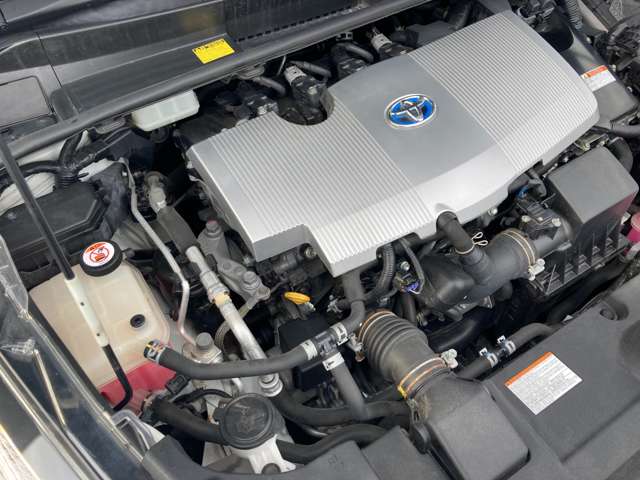 トヨタ プリウス １．８ Ｓ セーフティ プラス Ｅ－ＦＯＵＲ ４ＷＤ H29年 (東北) 99