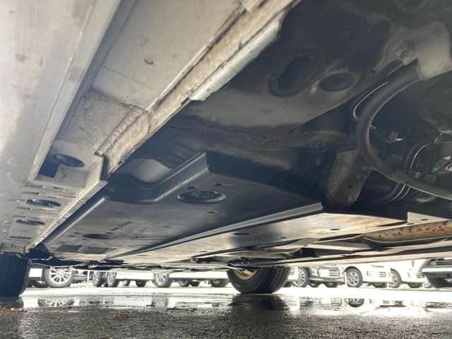 トヨタ プリウス １．８ Ｓ セーフティ プラス Ｅ－ＦＯＵＲ ４ＷＤ H29年 (東北) 99