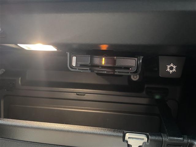 ボルボ ＸＣ４０ Ｔ４ ＡＷＤ Ｒデザイン ４ＷＤ H30年 (東北) 99