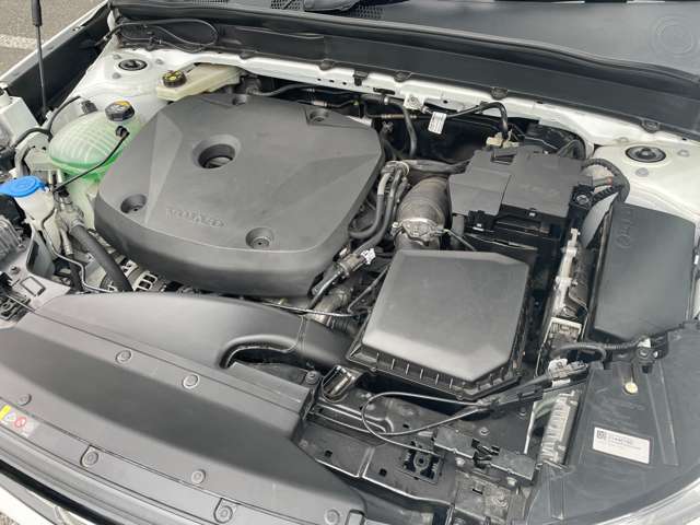 ボルボ ＸＣ４０ Ｔ４ ＡＷＤ Ｒデザイン ４ＷＤ H30年 (東北) 99