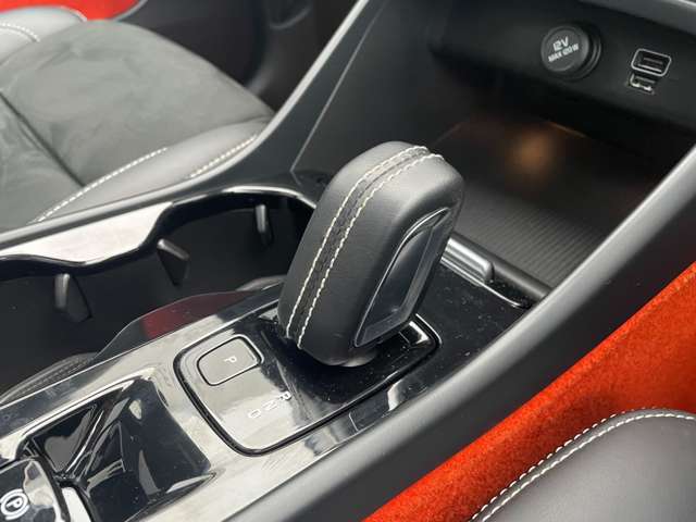 ボルボ ＸＣ４０ Ｔ４ ＡＷＤ Ｒデザイン ４ＷＤ H30年 (東北) 99