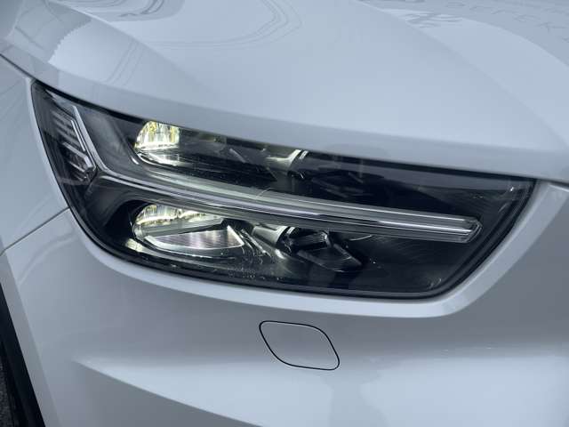 ボルボ ＸＣ４０ Ｔ４ ＡＷＤ Ｒデザイン ４ＷＤ H30年 (東北) 99