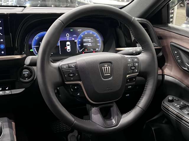 トヨタ クラウン　クロスオーバー　ハイブリッド ２．５ Ｇ アドバンスト レザー パッケージ Ｅ－ＦＯＵＲ ４ＷＤ R4年 (関東) 99