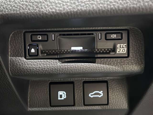 トヨタ クラウン　クロスオーバー　ハイブリッド ２．５ Ｇ アドバンスト レザー パッケージ Ｅ－ＦＯＵＲ ４ＷＤ R4年 (関東) 99