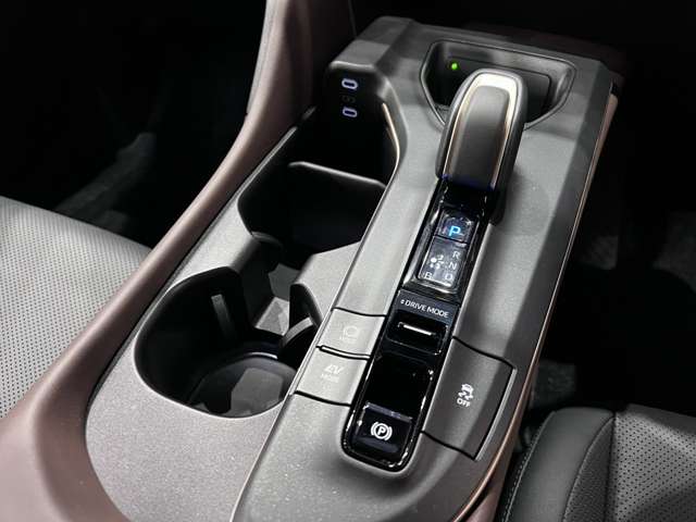 トヨタ クラウン　クロスオーバー　ハイブリッド ２．５ Ｇ アドバンスト レザー パッケージ Ｅ－ＦＯＵＲ ４ＷＤ R4年 (関東) 99