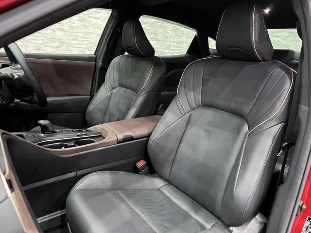 トヨタ クラウン　クロスオーバー　ハイブリッド ２．５ Ｇ アドバンスト レザー パッケージ Ｅ－ＦＯＵＲ ４ＷＤ R4年 (関東) 99