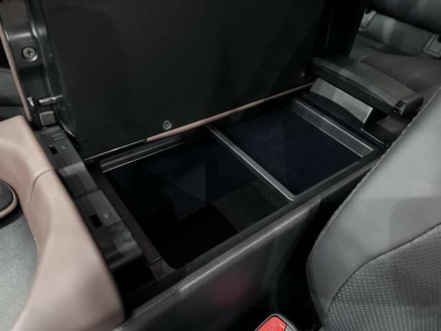 トヨタ クラウン　クロスオーバー　ハイブリッド ２．５ Ｇ アドバンスト レザー パッケージ Ｅ－ＦＯＵＲ ４ＷＤ R4年 (関東) 99