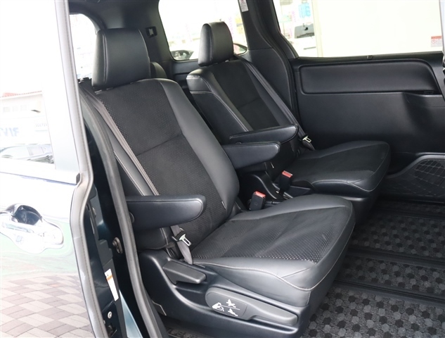 トヨタ ヴォクシー ２．０ ＺＳ 煌ＩＩＩ R3年 (関東) 99