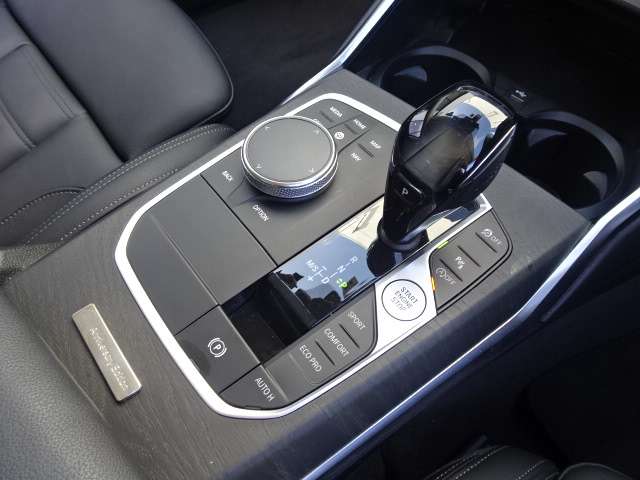 ＢＭＷ ３シリーズ ３１８Ｉ ４０ＴＨ アニバーサリー エディション R3年 (近畿) 99