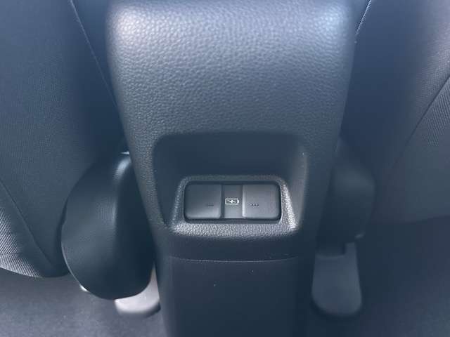 ホンダ フィット　ハイブリッド １．５ Ｅ：ＨＥＶ ホーム ブラックスタイル R6年 (東海) 99