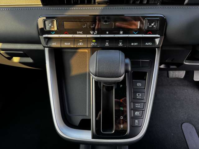 トヨタ ヴォクシー １．８ ハイブリッド Ｓ－Ｚ R7年 (九州・沖縄) 99