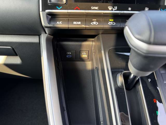 トヨタ ヴォクシー １．８ ハイブリッド Ｓ－Ｚ R7年 (九州・沖縄) 99