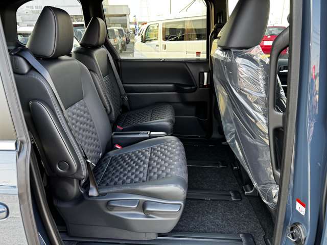 トヨタ ヴォクシー １．８ ハイブリッド Ｓ－Ｚ R7年 (九州・沖縄) 99