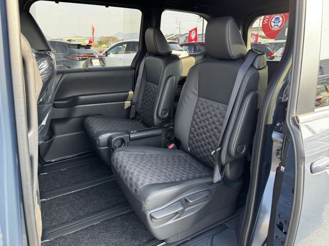 トヨタ ヴォクシー １．８ ハイブリッド Ｓ－Ｚ R7年 (九州・沖縄) 99