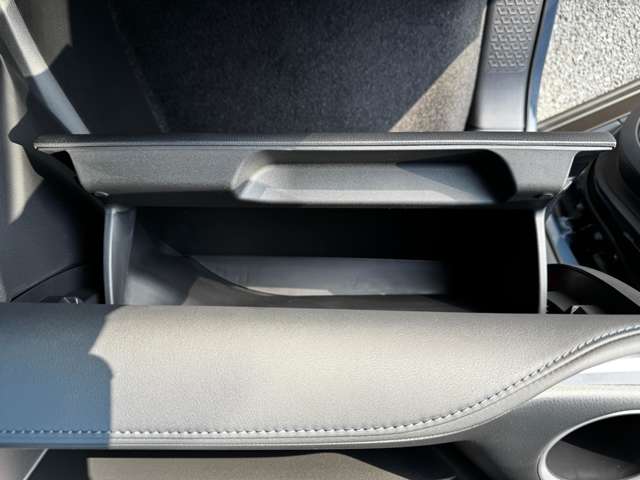 トヨタ ヴォクシー １．８ ハイブリッド Ｓ－Ｚ R7年 (九州・沖縄) 99