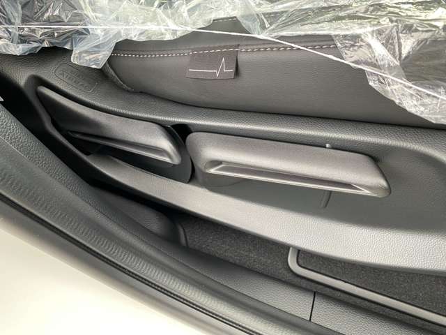 ホンダ ヴェゼル １．５ Ｅ：ＨＥＶ Ｚ R6年 (九州・沖縄) 99