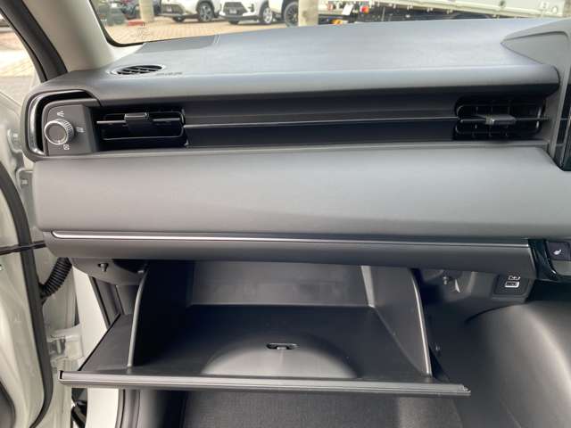 ホンダ ヴェゼル １．５ Ｅ：ＨＥＶ Ｚ R6年 (九州・沖縄) 99