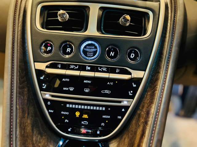 アストンマーティン ＤＢ１１ ローンチエディション H29年 (東海) 99