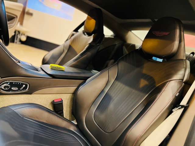 アストンマーティン ＤＢ１１ ローンチエディション H29年 (東海) 99