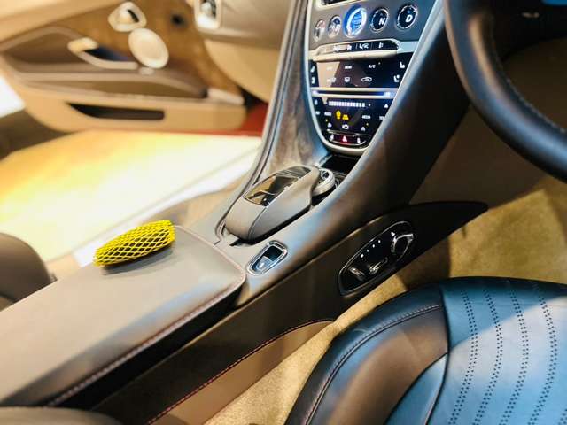 アストンマーティン ＤＢ１１ ローンチエディション H29年 (東海) 99