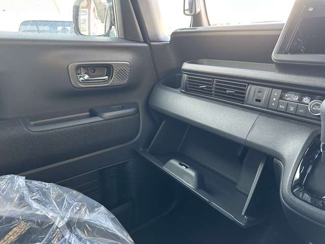 ホンダ Ｎ　ＢＯＸ カスタム ６６０ R7年 (東海) 99