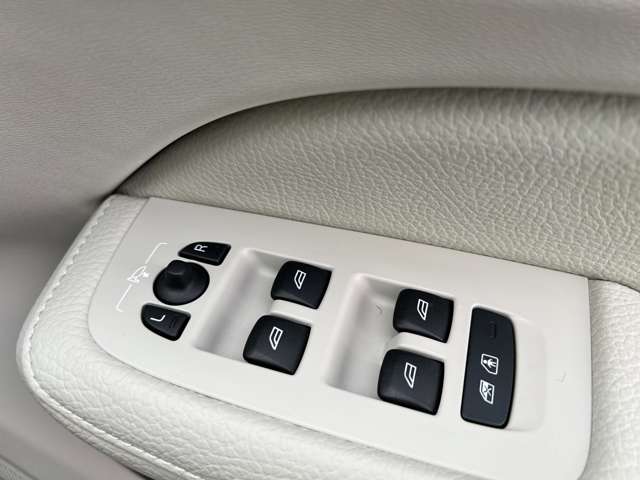 ボルボ Ｓ６０ Ｔ４　モメンタム R2年 (東北) 99