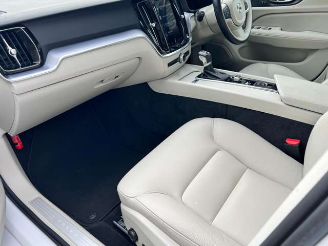 ボルボ Ｓ６０ Ｔ４　モメンタム R2年 (東北) 99