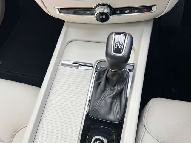 ボルボ Ｓ６０ Ｔ４　モメンタム R2年 (東北) 99