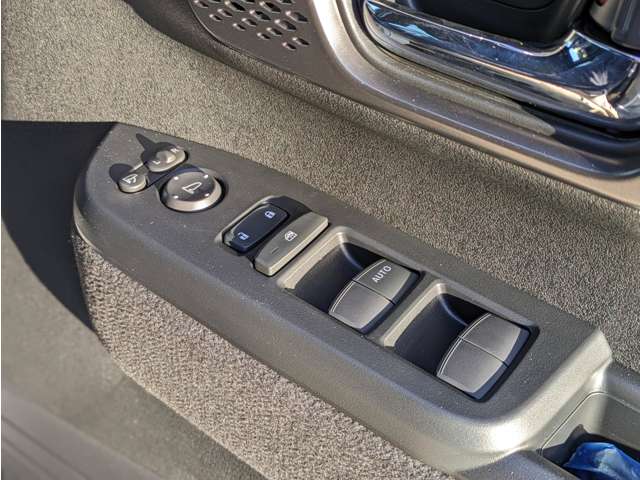 ホンダ Ｎ　ＢＯＸ カスタム ６６０ R5年 (関東) 99